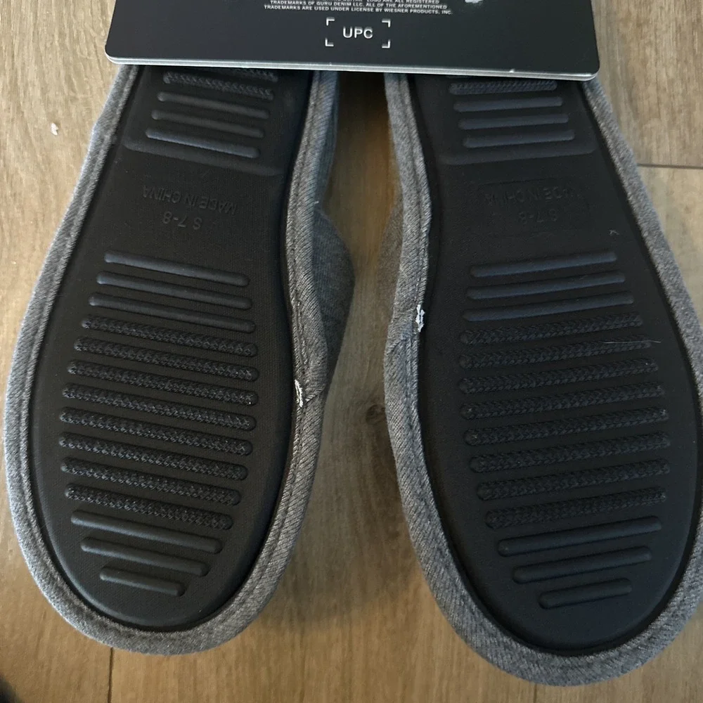 True Religion Men's Slipper & Sock Set Size 7-8 Gray‎ Fleece Lined Logo – NEW